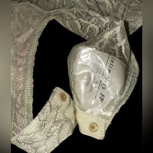 FREE PEOPLE INTIMATELY WOMEN’S IN MY HEAD SHEER LACE BODYSUIT IN SAGE NWOT SMALL - Picture 6 of 6